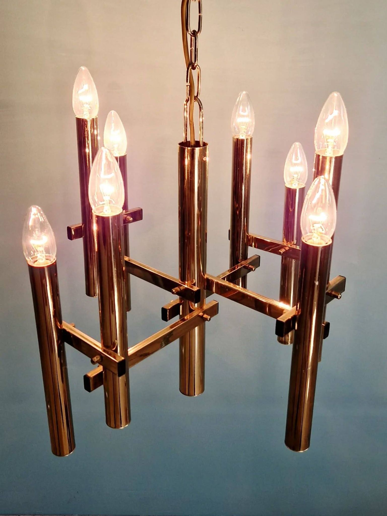Geometric brass chandelier, Hollywood Regency, design by G. Sciolari, 1970.