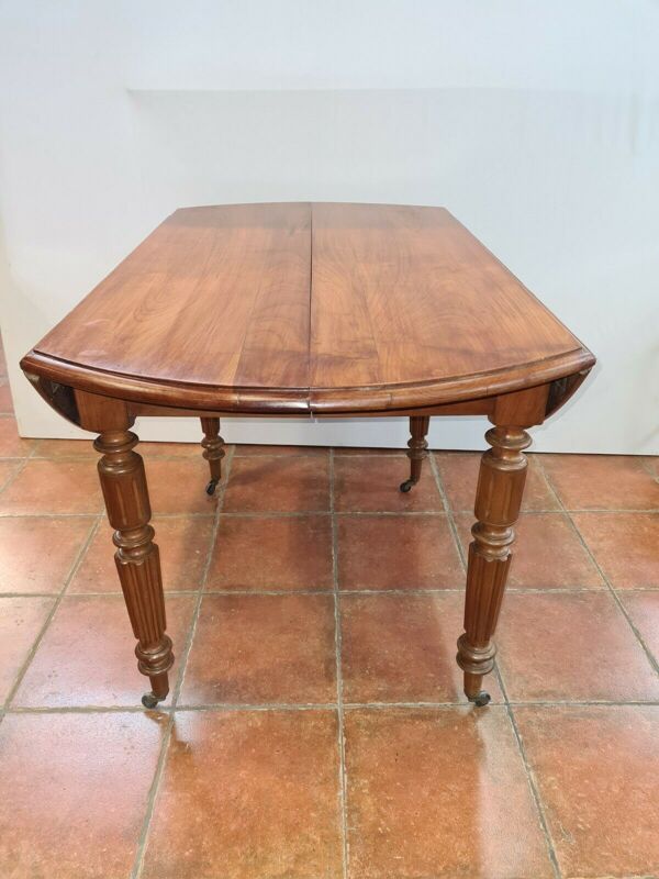 Table ronde 4 pieds en merisier avec 2 allonges