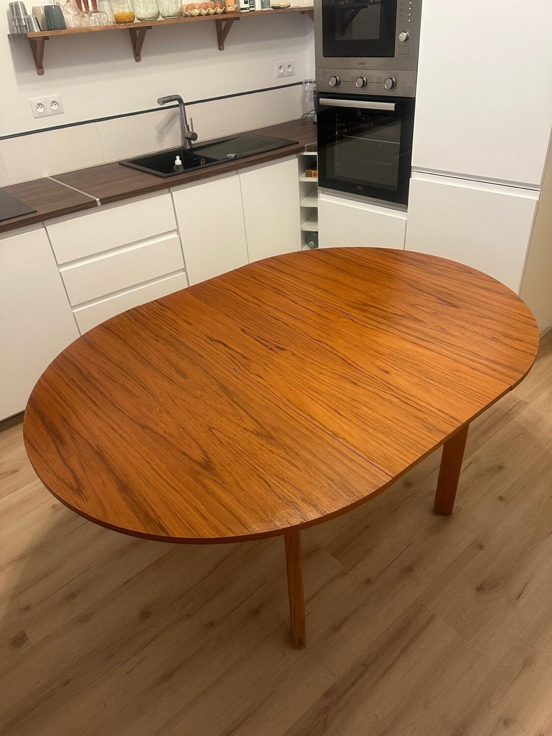 Wooden round table with butterfly extension from the 1970s.