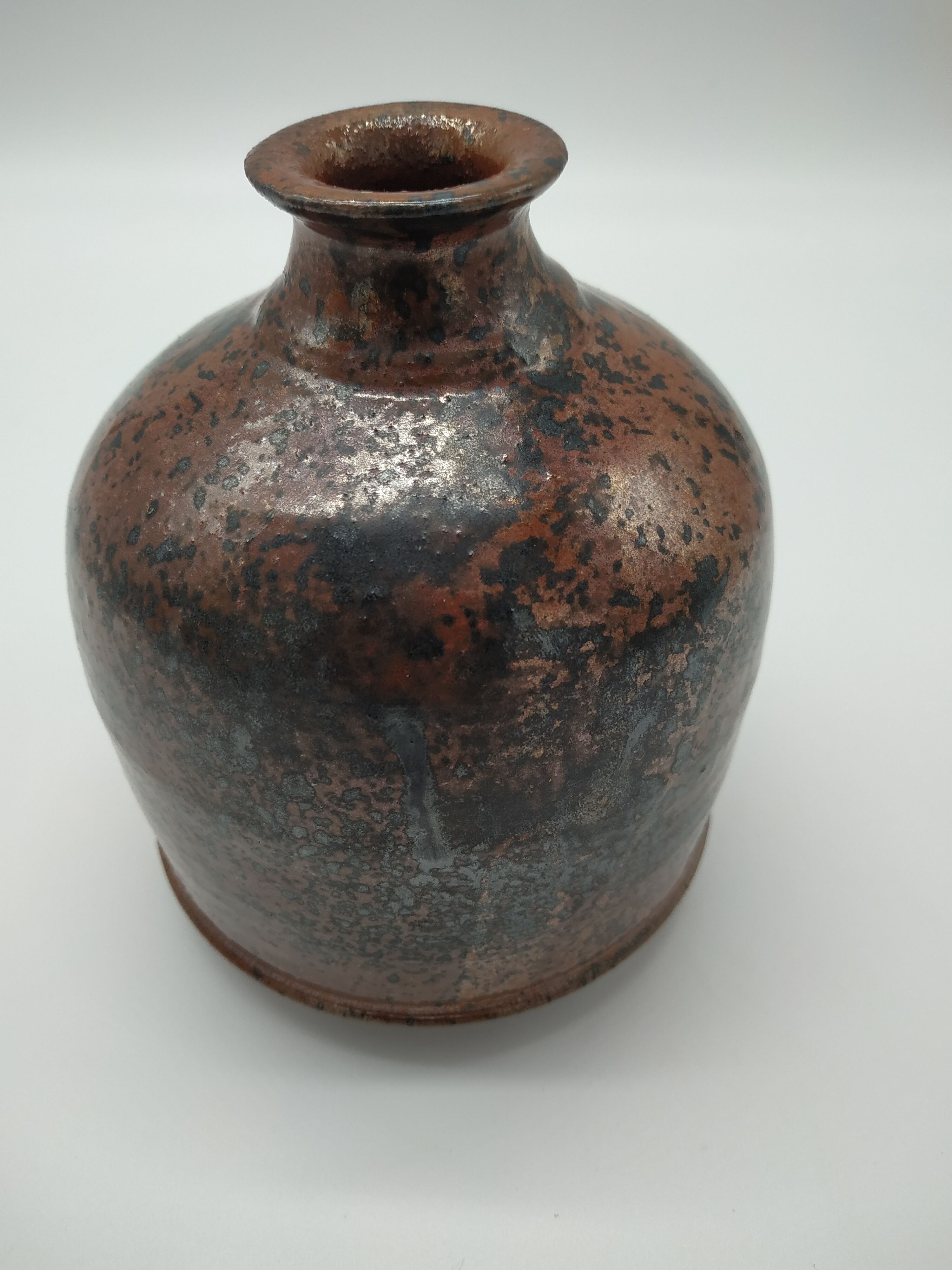 Vase bottle in sandstone pyrity