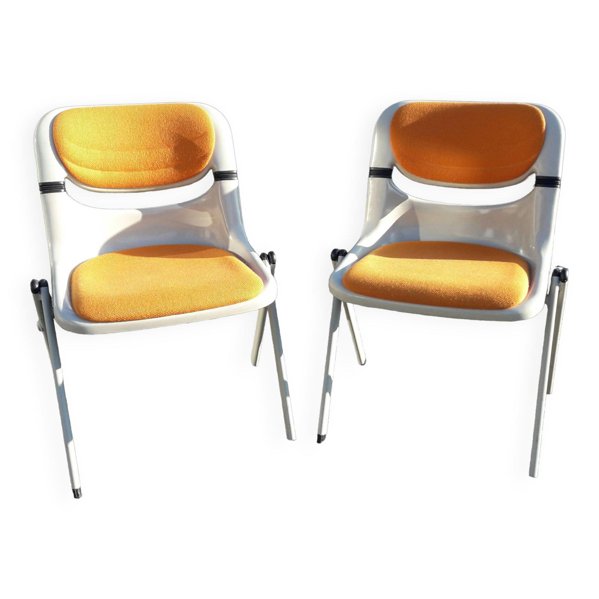 Duo of Dorsal chairs by E Ambasz and G Piretti in 1990