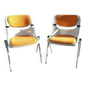 Duo de chaises Dorsal de E Ambasz et G Piretti en 1990