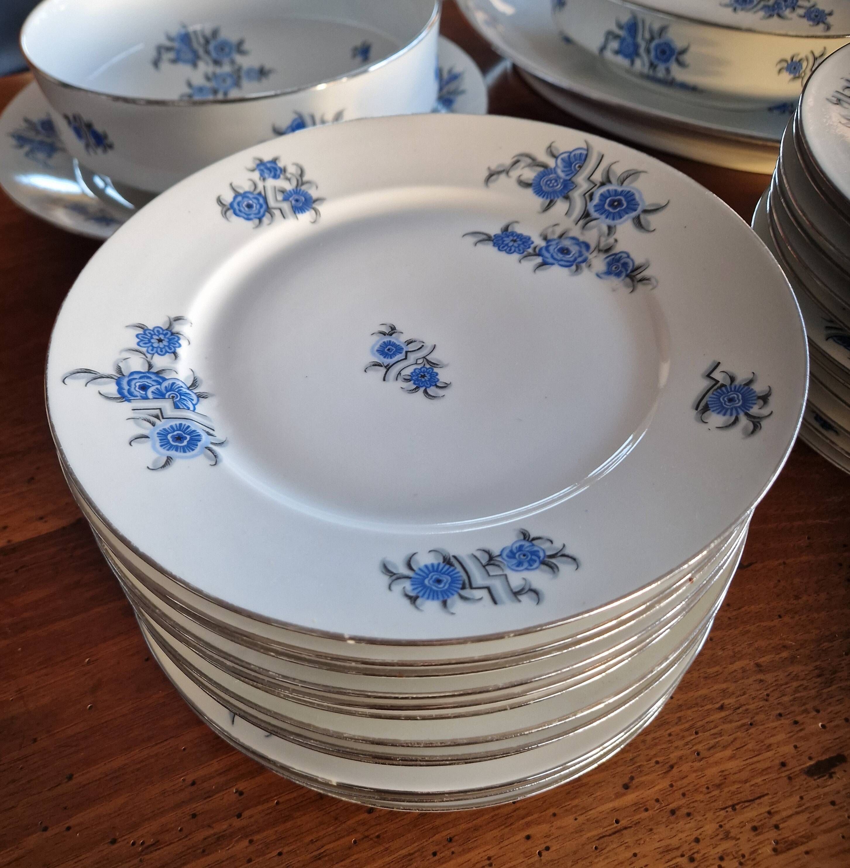 Art Deco porcelain dinner service, Legrand Limoges, 41 pieces.