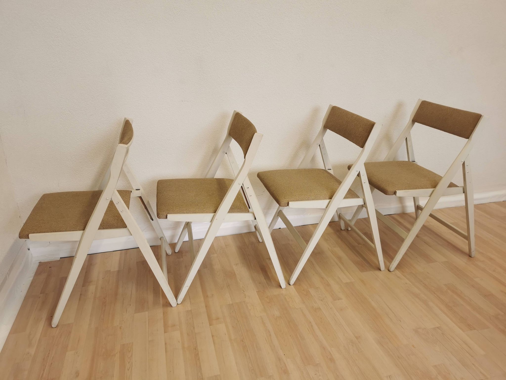 Set of 4 Vintage Wooden Folding Lounge Chairs: Beige Fabric, STOL Kamnik 1970