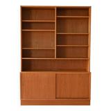 Scandinavian bookcase with storage compartment