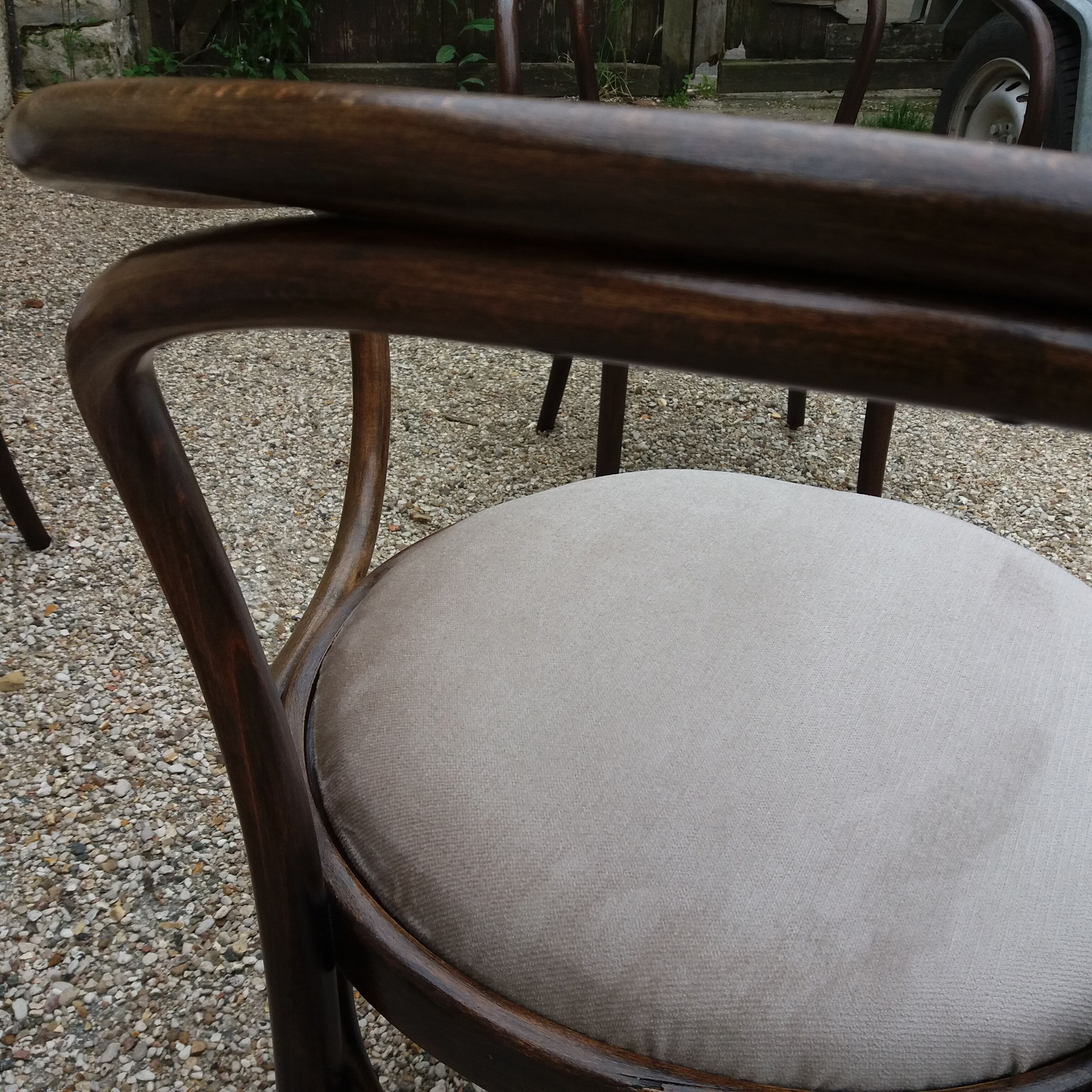 Set of 4 209 Thonet chairs