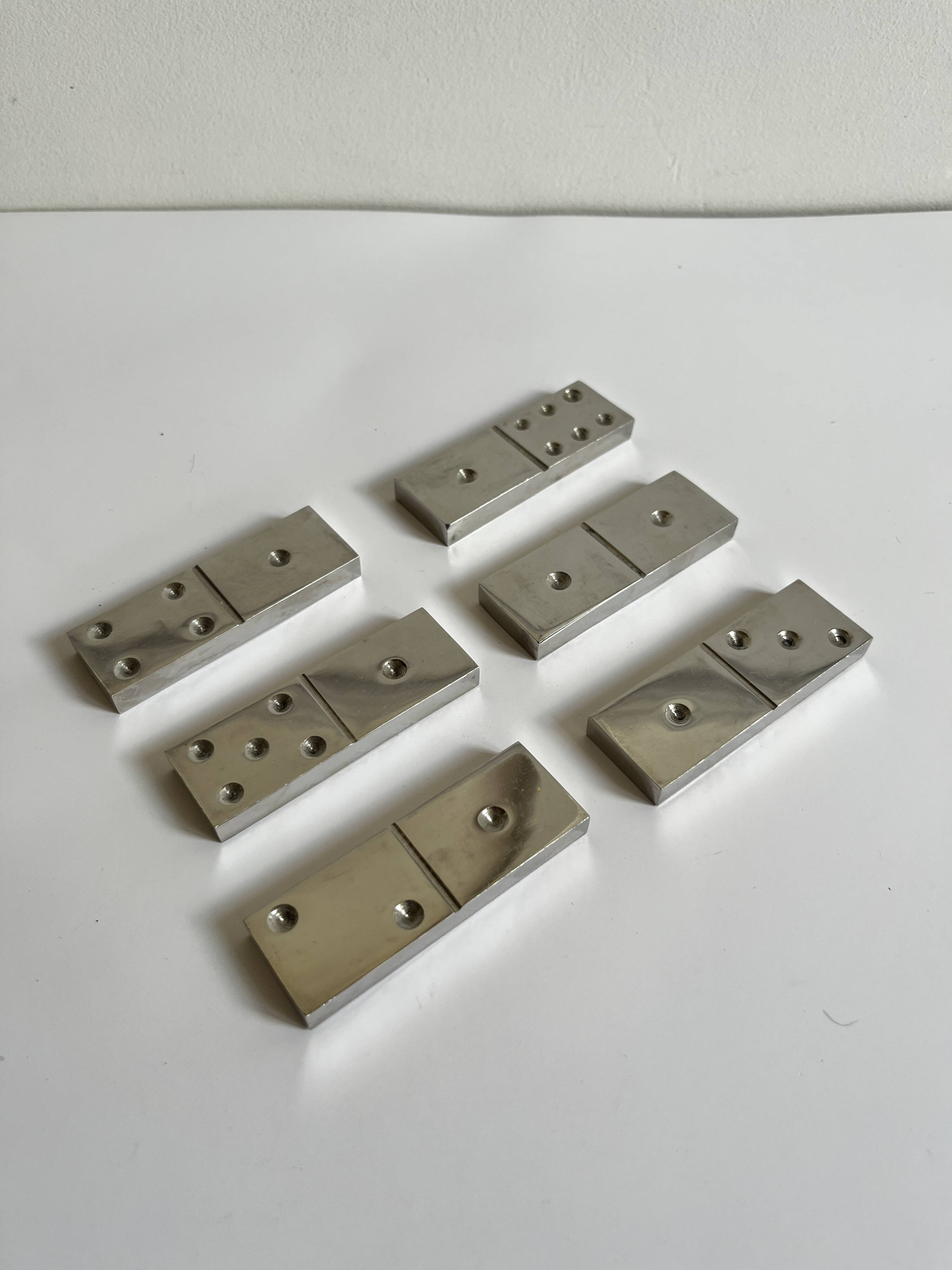 Domino metal knife holder