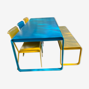 Table, chaises et banc de jardin Fermob