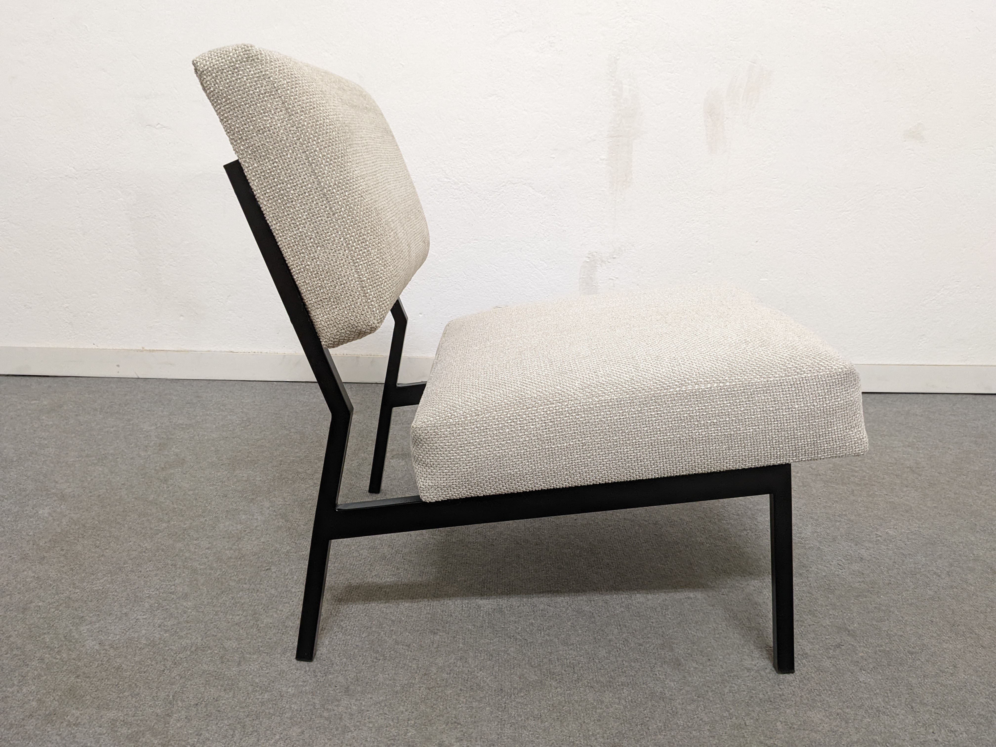 Series of 3 modernist drivers of the 50s /60s and their ottomans