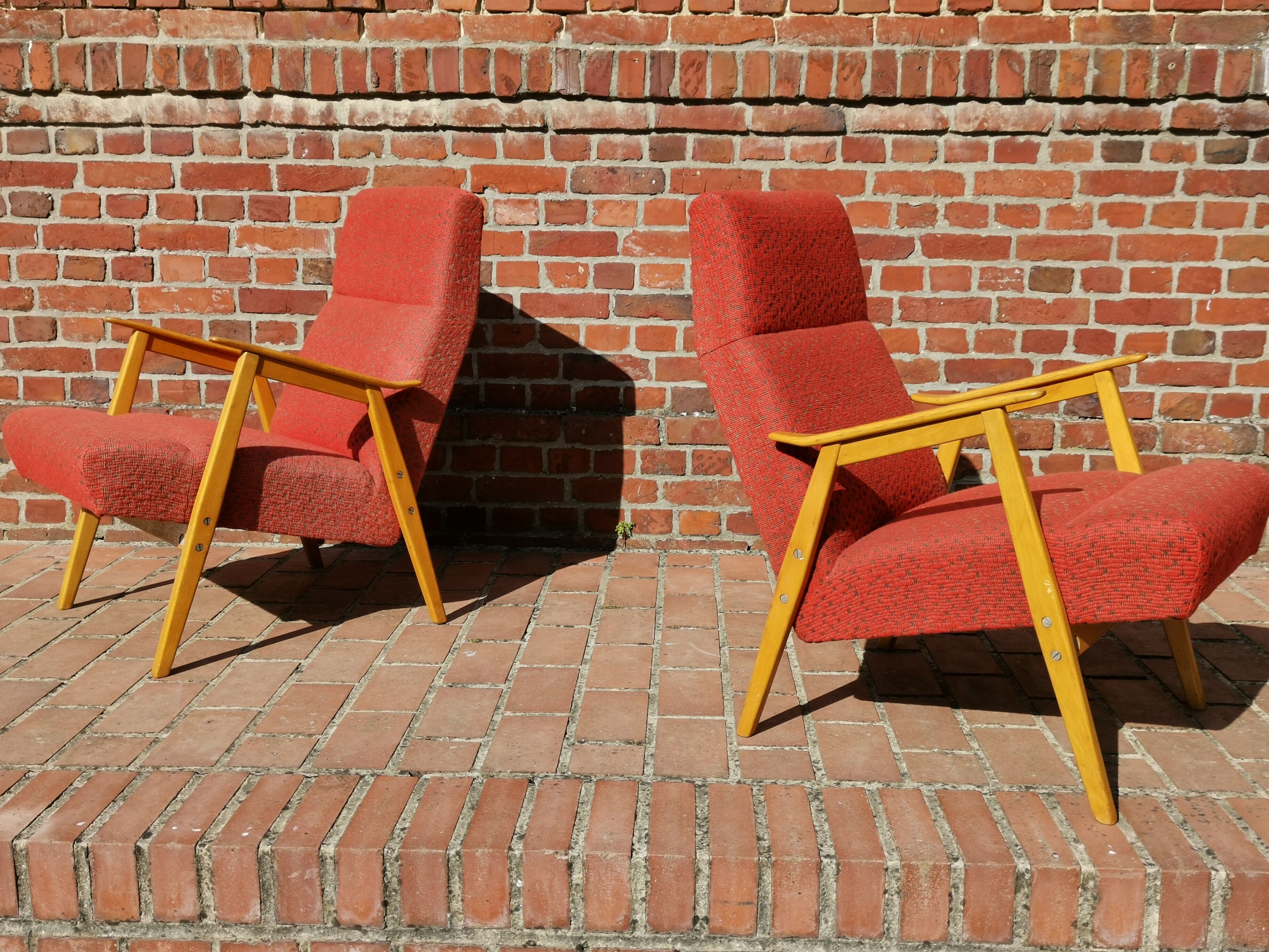 Paire de fauteuils rouge Interier Praha