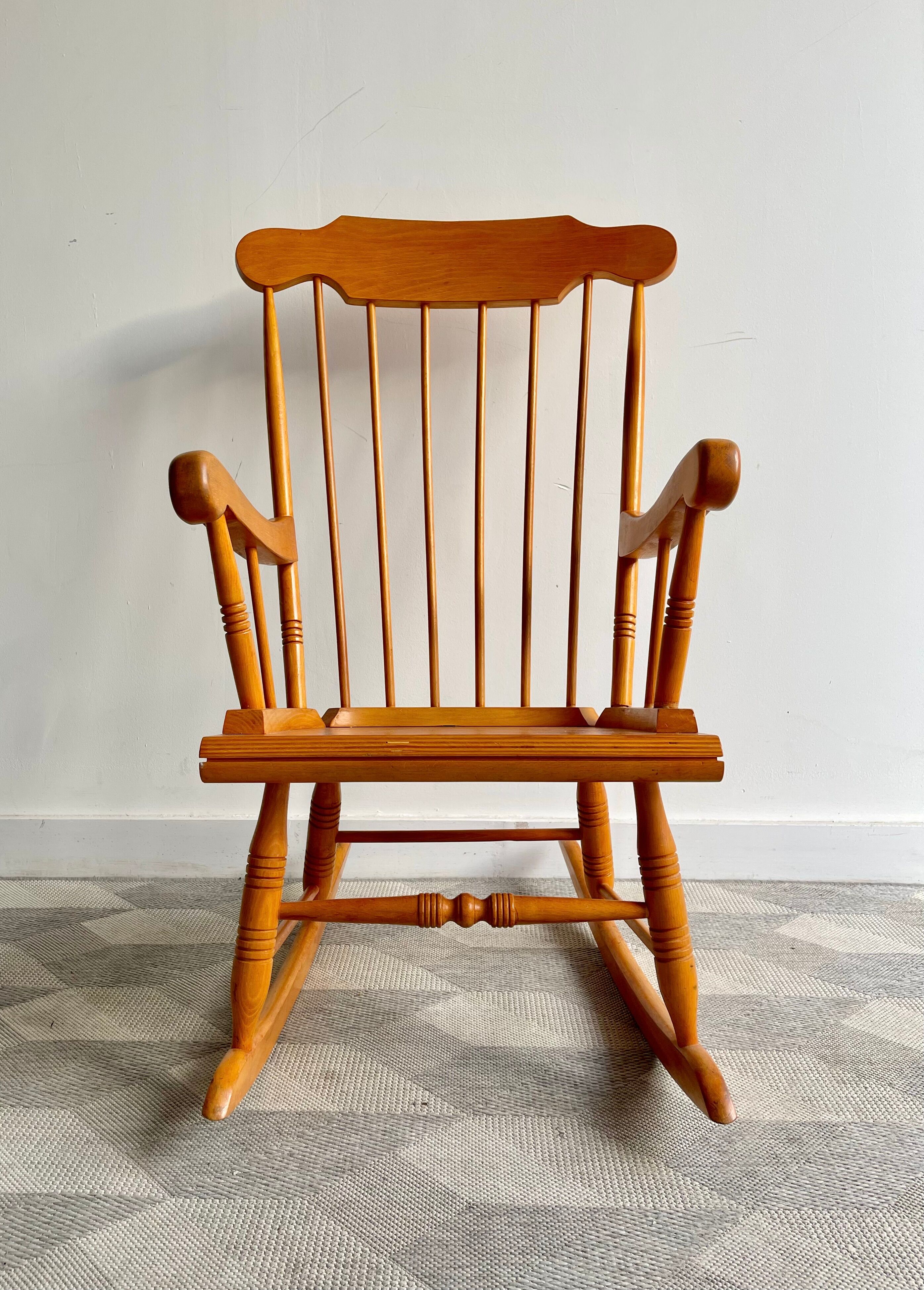 Rocking-chair en bois vintage
