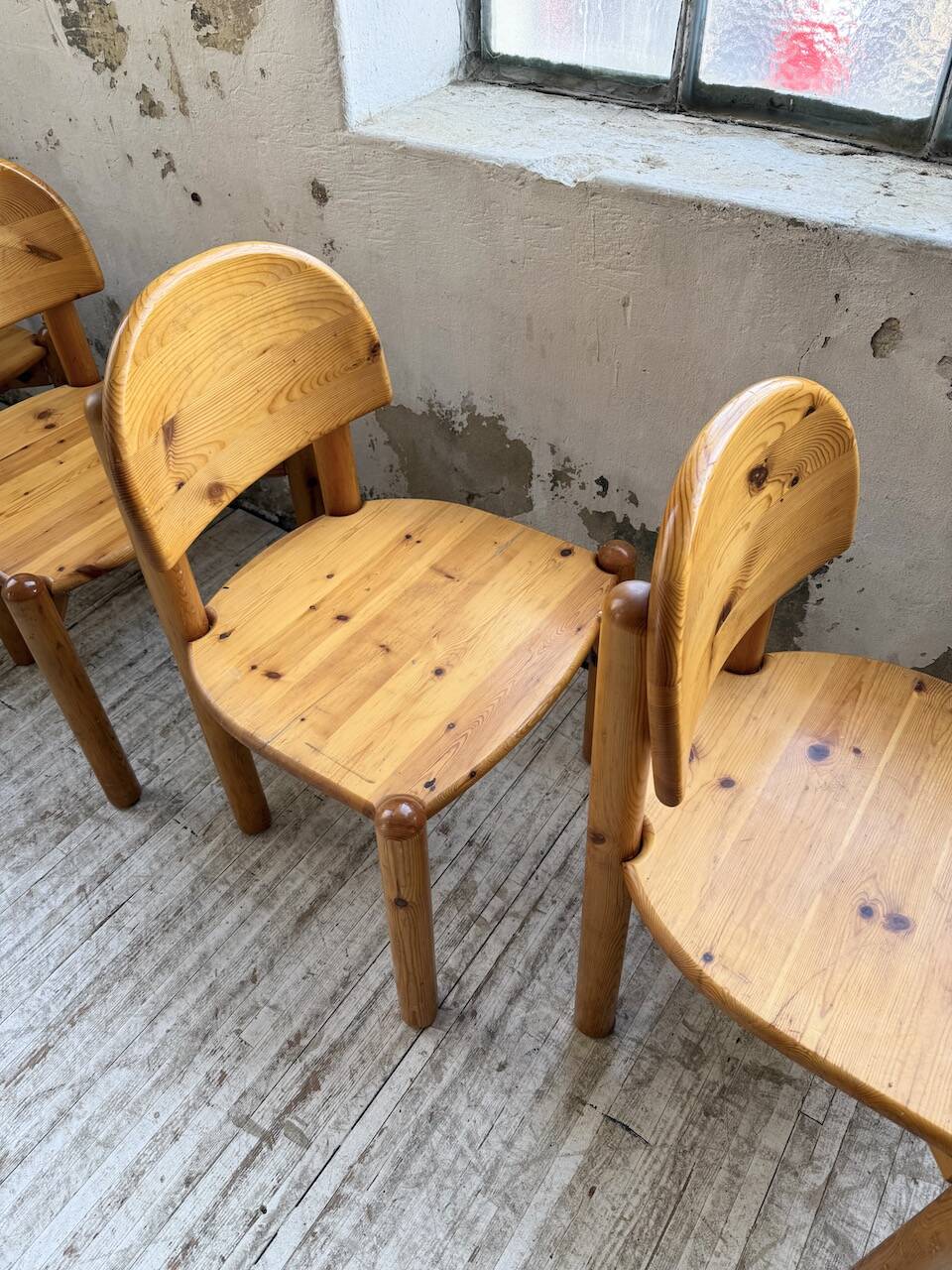 Set of 4 Daumiller pine chairs