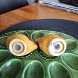 Plat à œufs en faience avec salière et poivrière en forme de poules