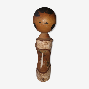 Poupée kokeshi traditionnelle