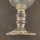 4 verres anciens à pied avec pans coupés