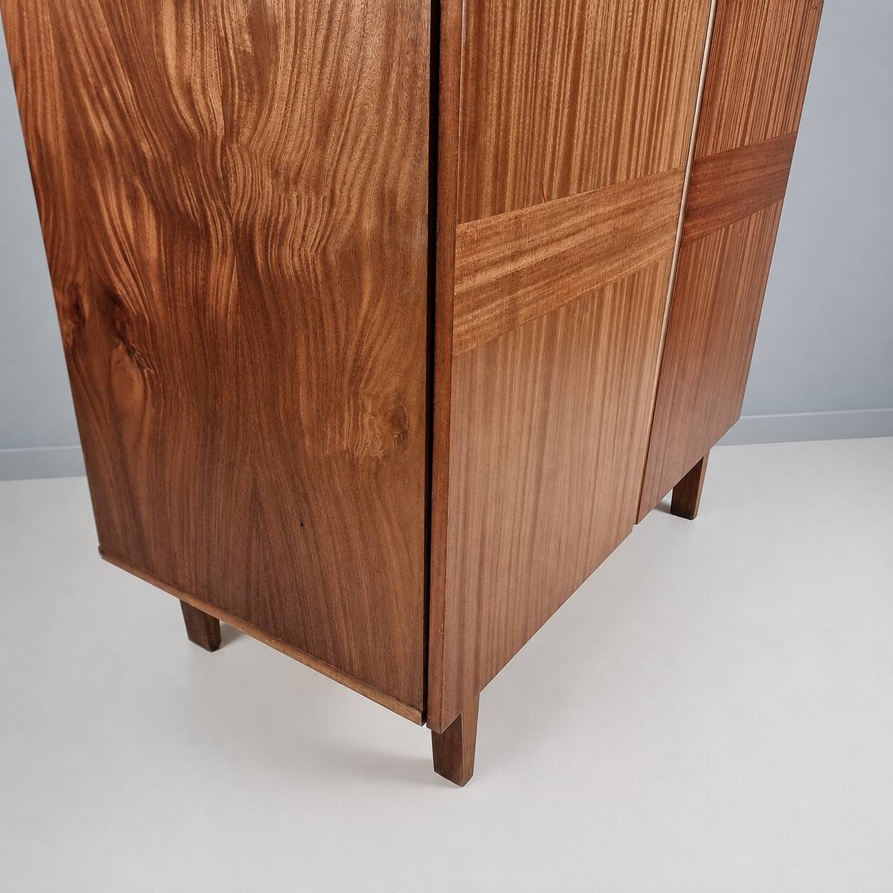 Garde-robe vintage par Francisek Mezulanik, années 1960