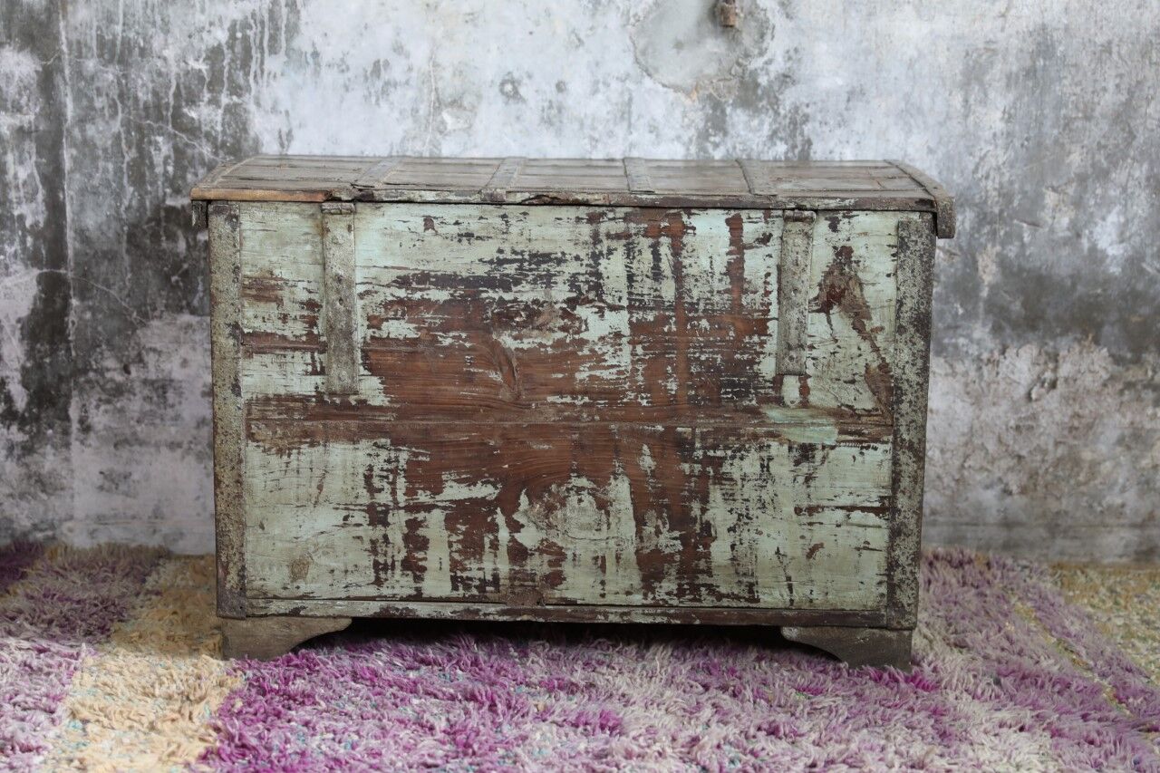 Low chest with iron ornament