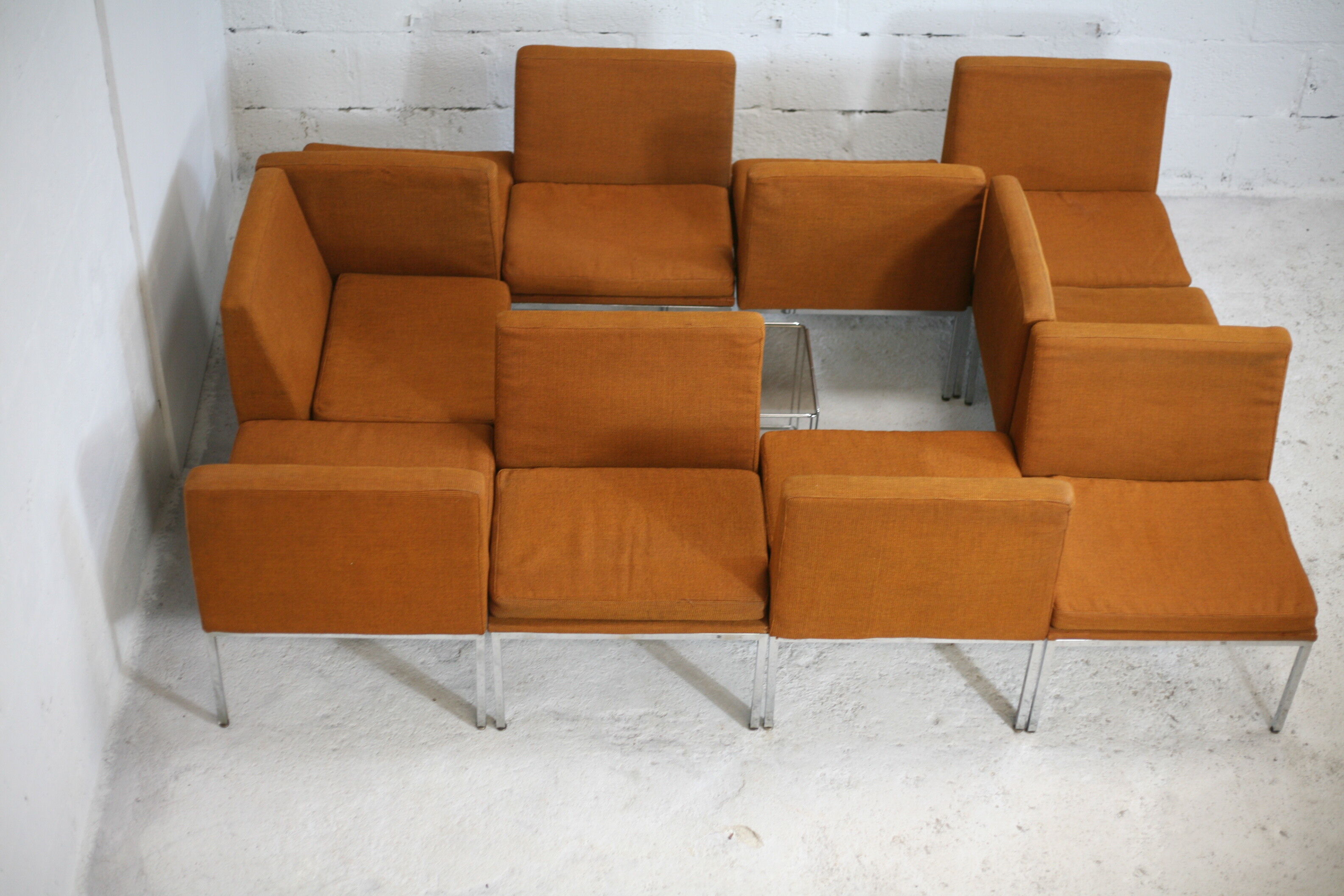 Ensemble de 10 chauffeuses de Louis Baillon, édition Planforms formant canapé modulable, circa 1950