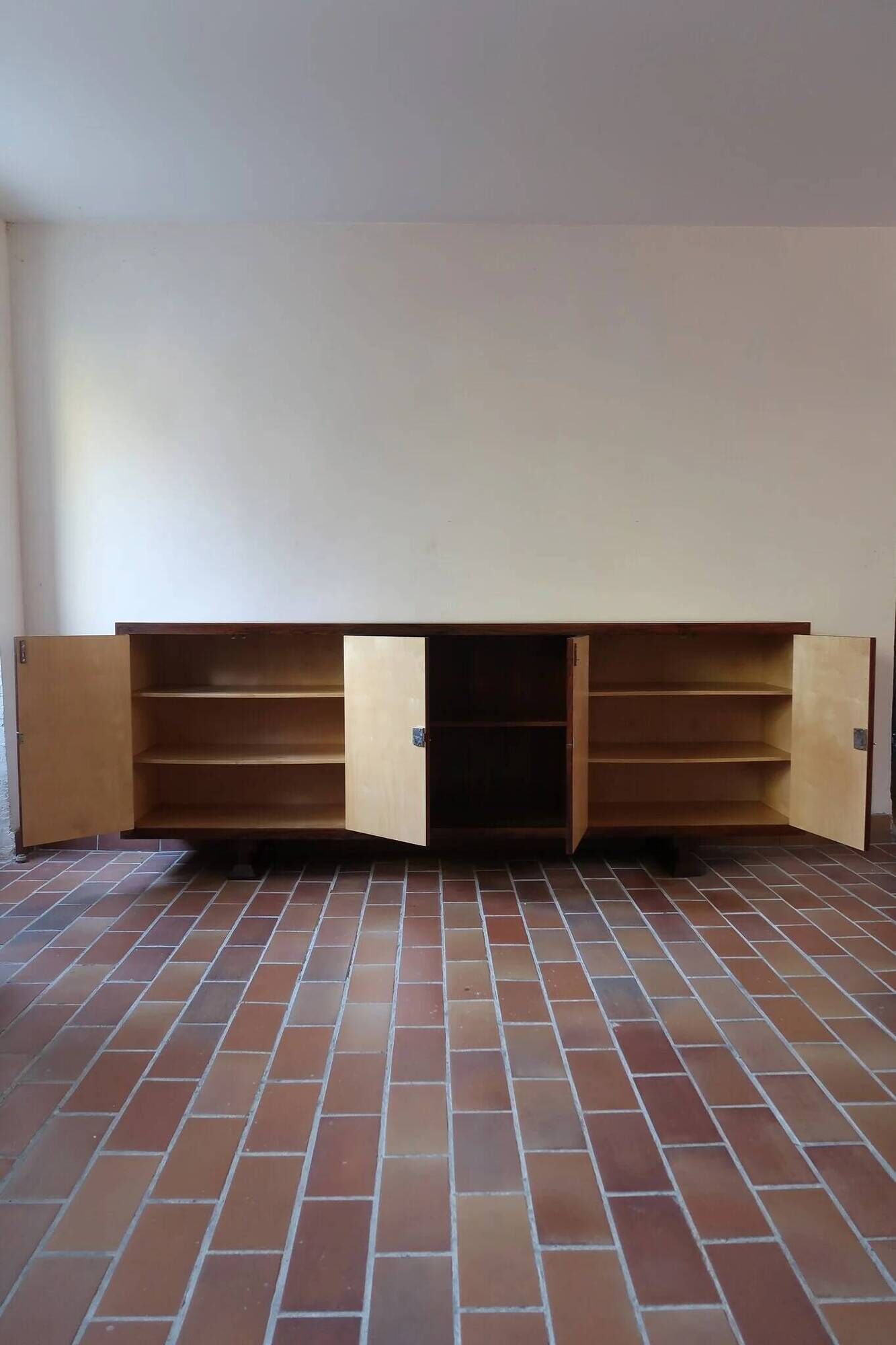 Large rosewood sideboard, 2 doors and central niche.
