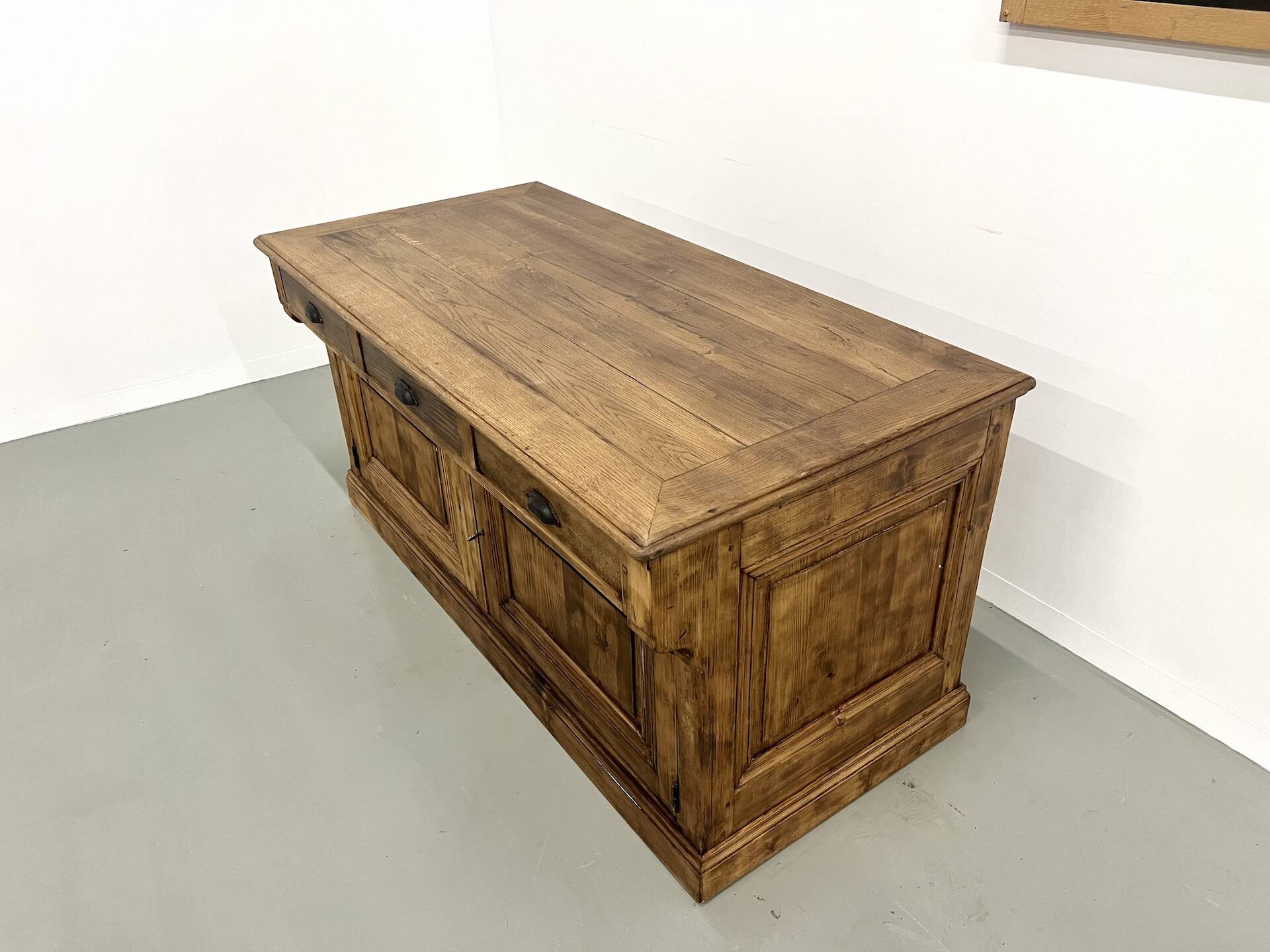 Comptoir de commerce des années 1900