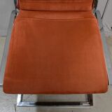 Suite de 6 chaises en métal chromé et feutrine brique 1970