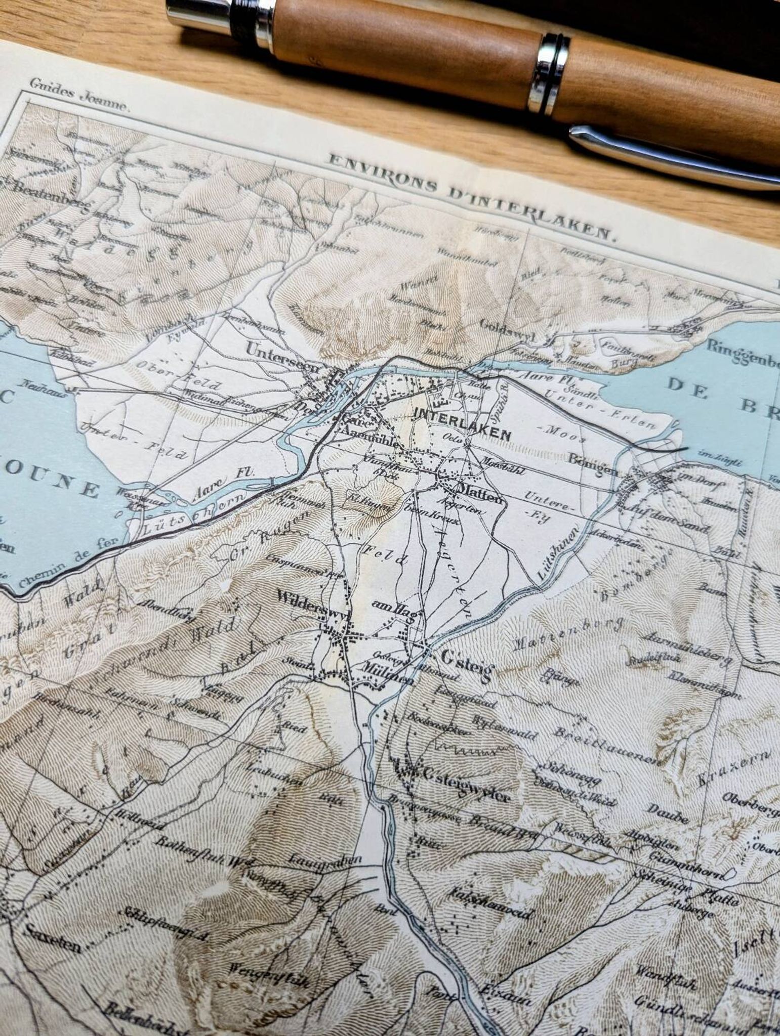 Imprimée en 1844, les environs d'Interlaken, Suisse.