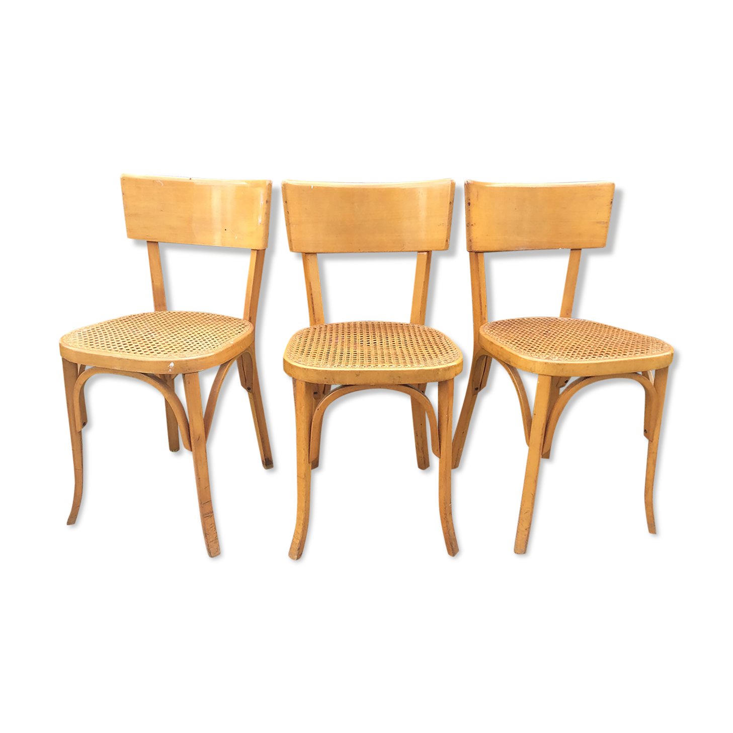 Trio de chaises cannées de style Bauman en hêtre non estampillées.