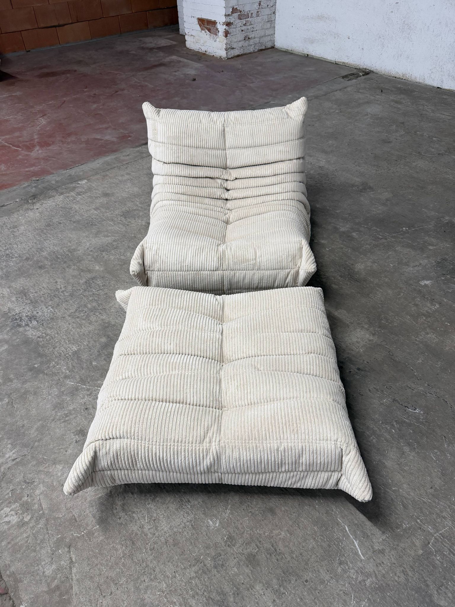 Ligne Roset Togo 1-seater in pouf in Beige Corduroy 10/10