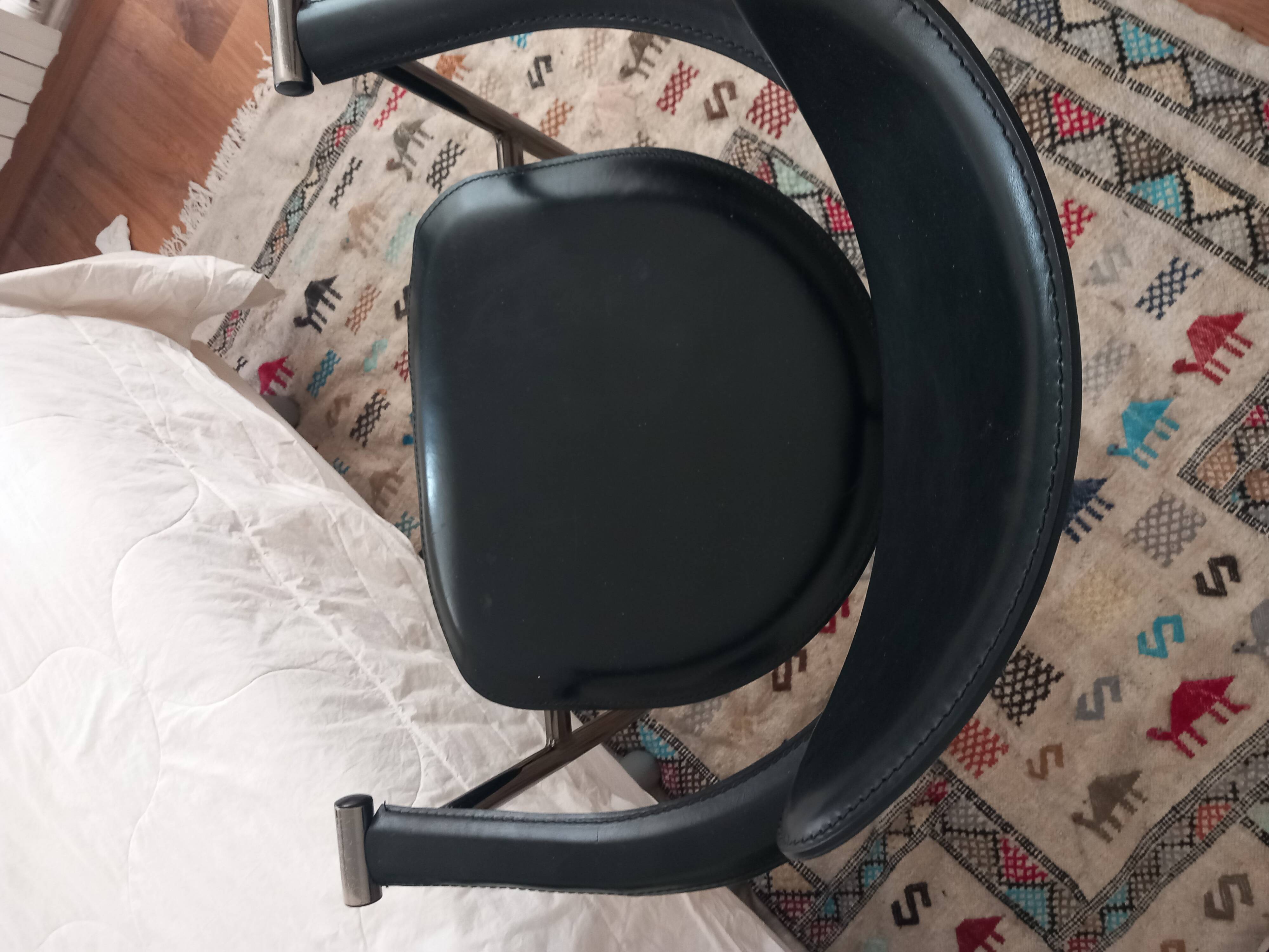 Italian chair from the 80s in Arden style.