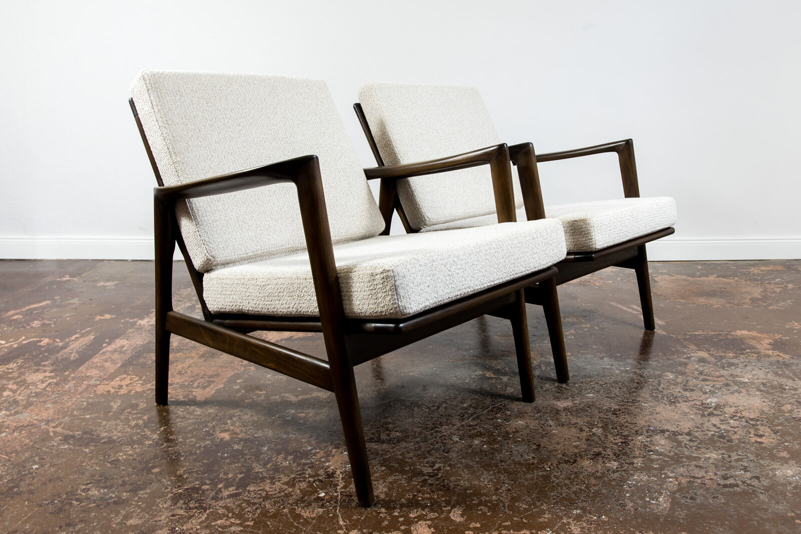 Paire de fauteuils Type 300-130 des années 1960