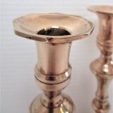 Paire de bougeoirs laiton massif néo classiques années 60