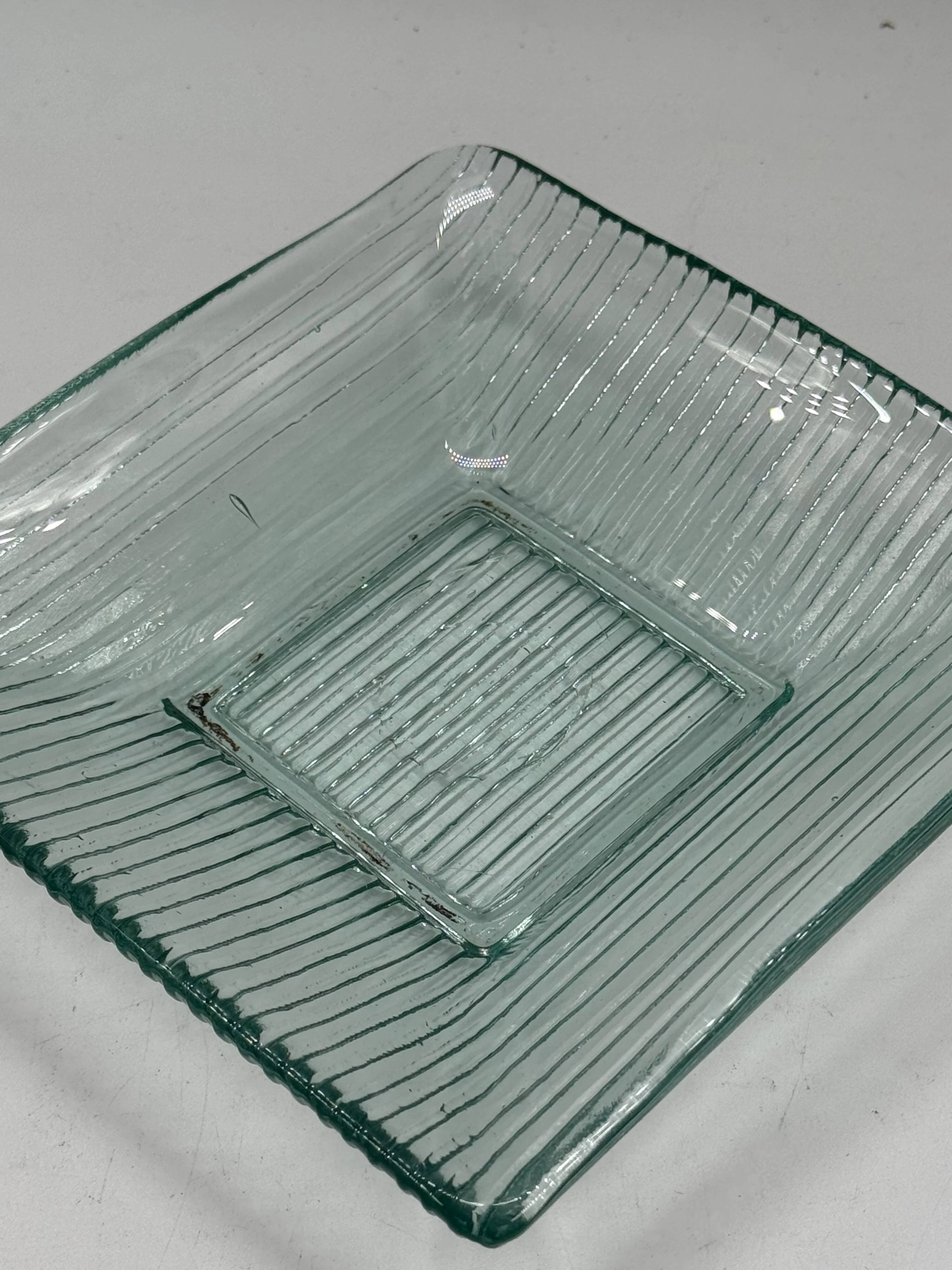 Plateau carré vintage en verre strié