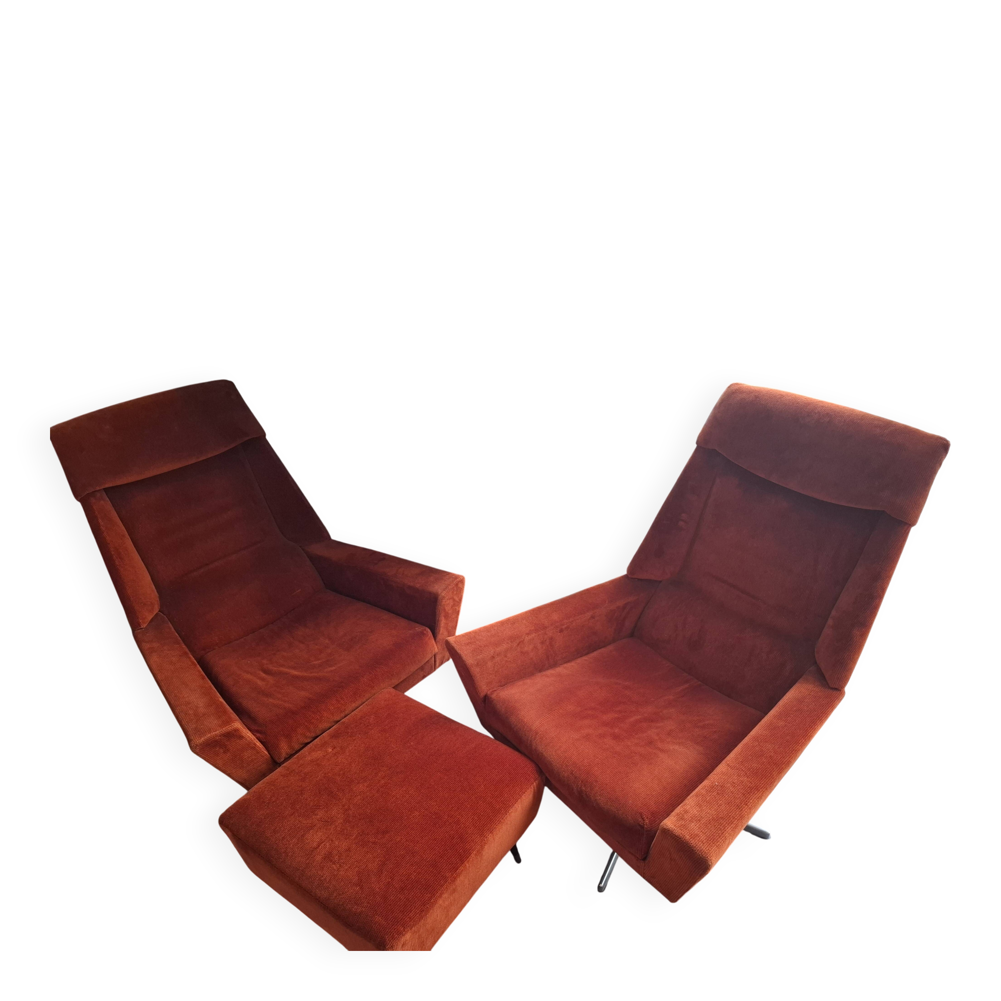 Lot of 2 armchairs and 1 ottoman.