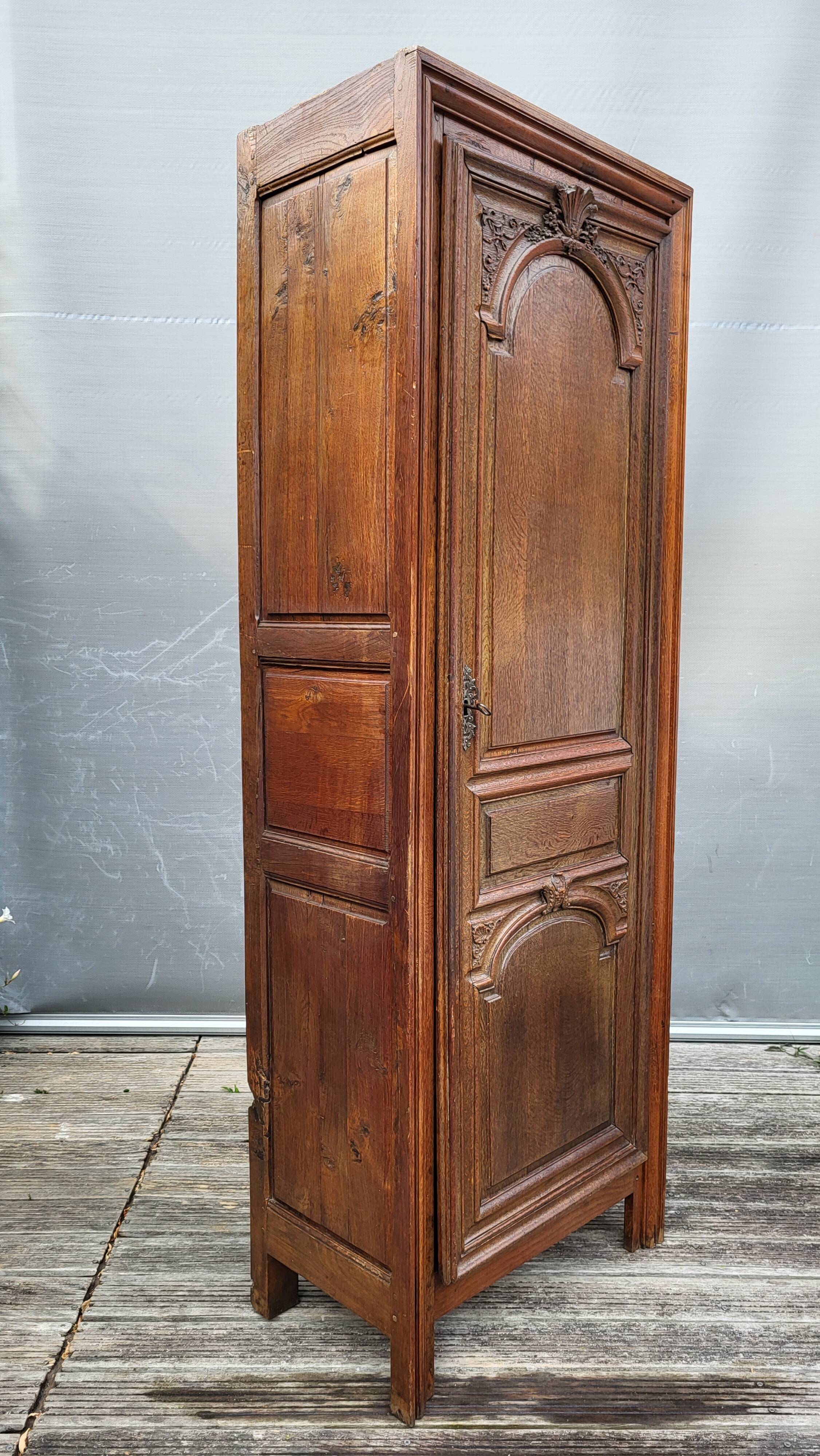 Large "Standing Man" in solid oak from the 18th century