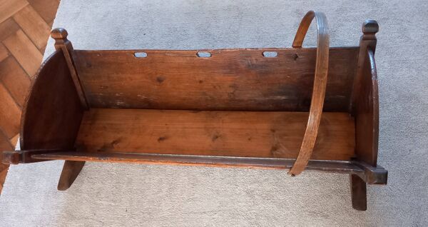 Grand berceau ancien en bois
