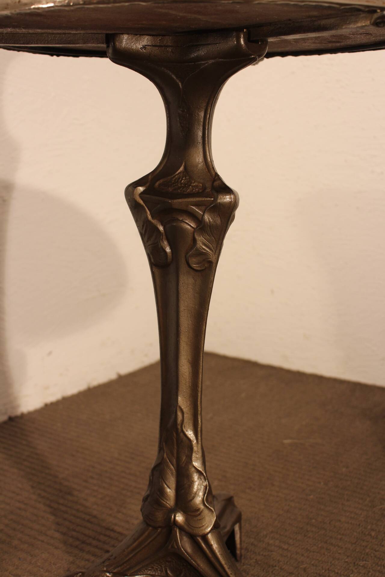 Hector Guimard pedestal table