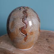 Vase pique fleur signé