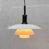 Lampe suspendue en métal et verre modèle danois milieu du siècle Ph 4 1/2 - 4 par Poul Henningsen pour Louis Poulsen, années 1980