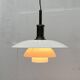 Lampe suspendue en métal et verre modèle danois milieu du siècle Ph 4 1/2 - 4 par Poul Henningsen pour Louis Poulsen, années 1980