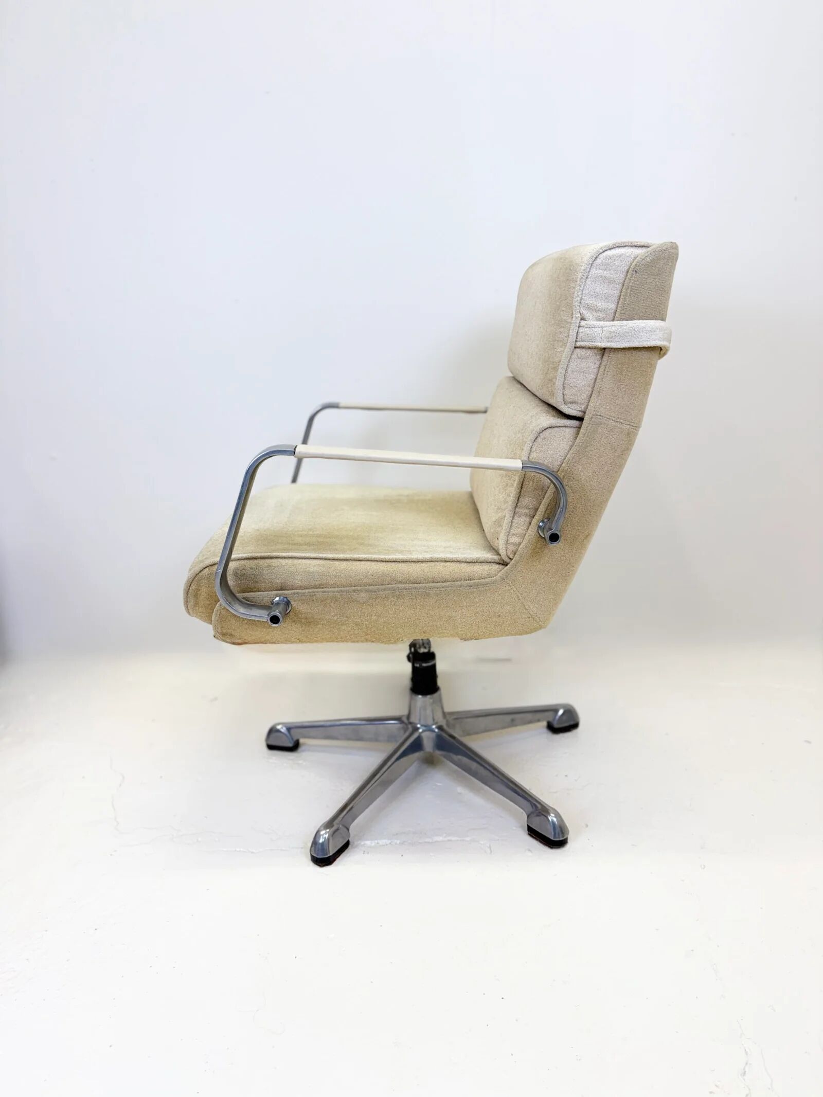 Eames "Ivory" armchair pair for Herman Miller – 1950s