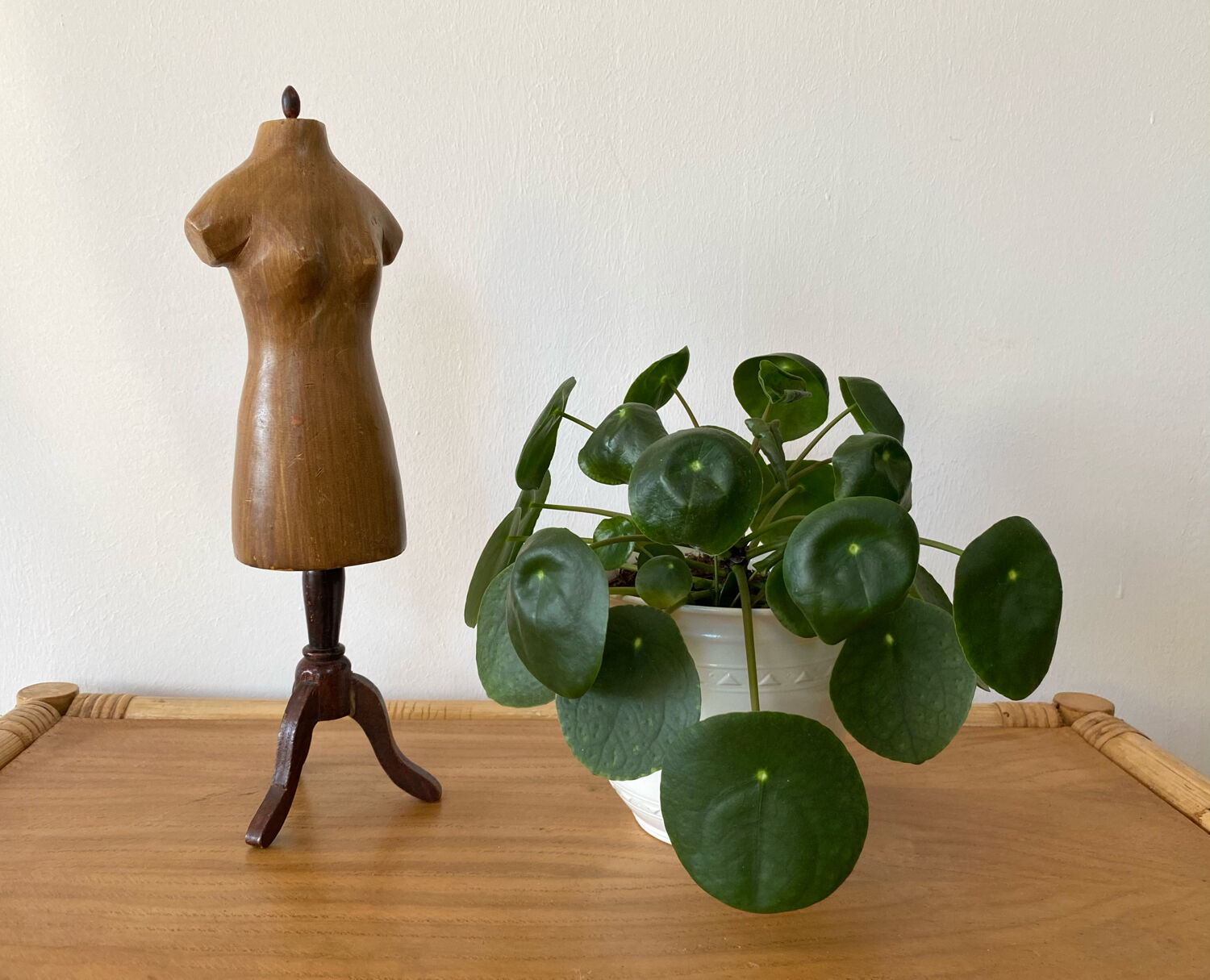 Former miniature sewing mannequin