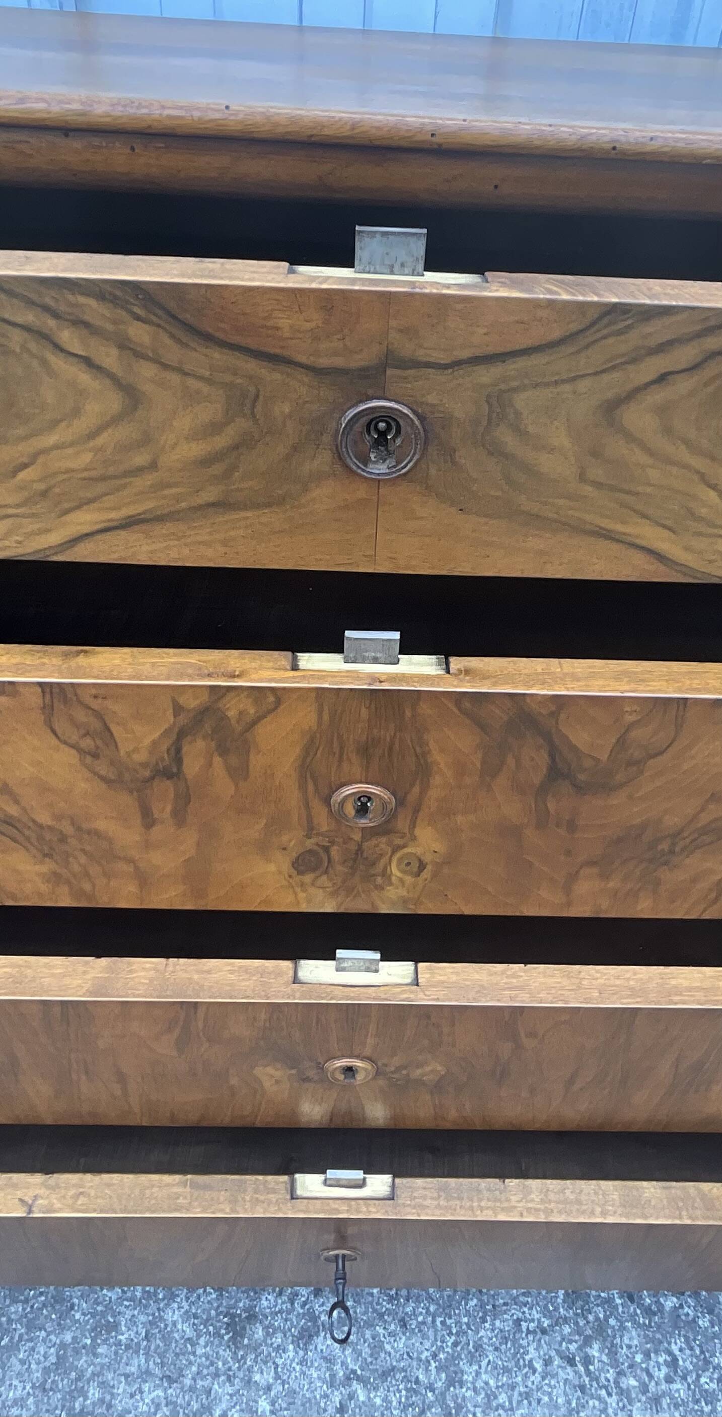 Louis-Philippe chest of drawers in burr walnut – Late 19th century