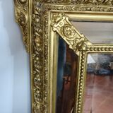 Miroir XIXème à parcloses, stuc doré - 131x83cm