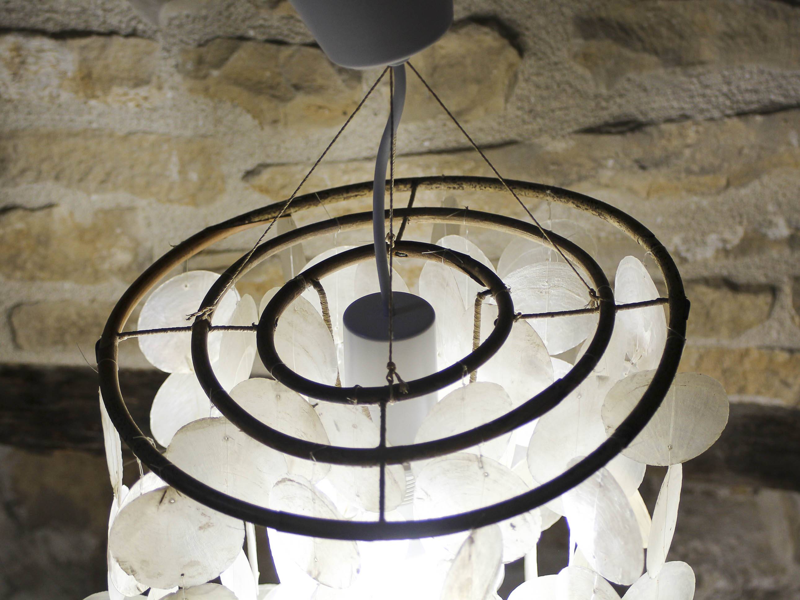 Suspension à pampilles de nacre