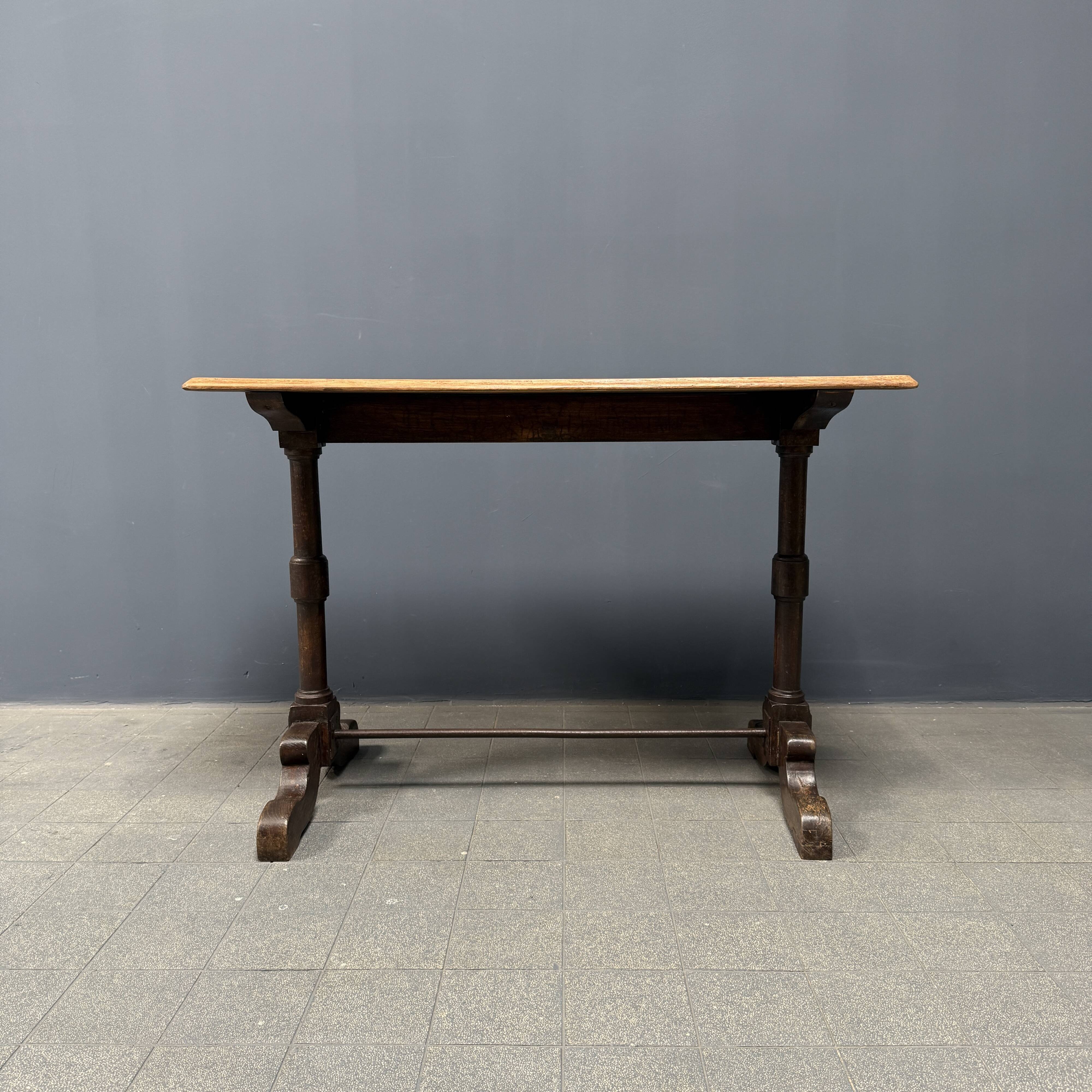 Table de bistrot ancienne française avec plateau en bois d'orme clair