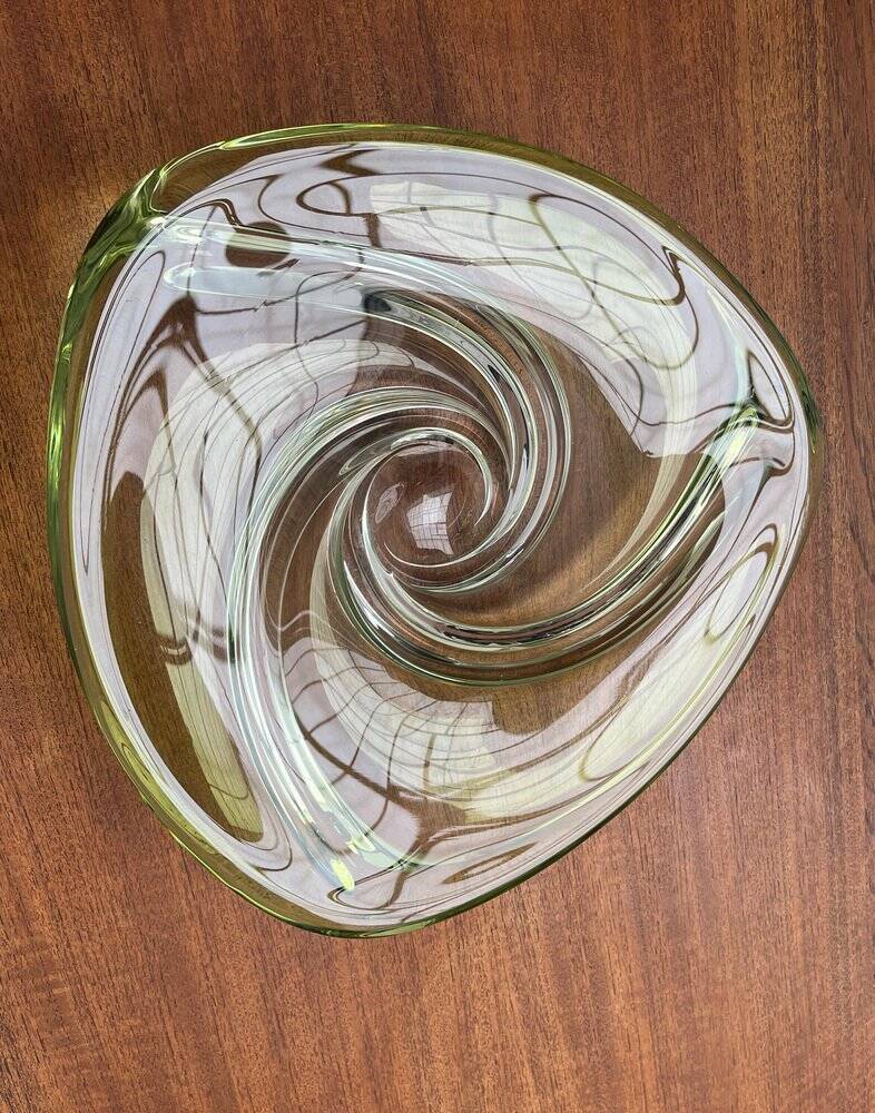 Mid-century modern crystal fruit bowl by Rene Delvenne for Val Saint Lambert, Belgium, 1960s.