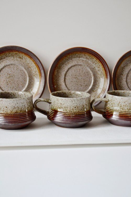 Cups and saucers in sandstone