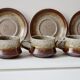 Tasses et soucoupes en grès