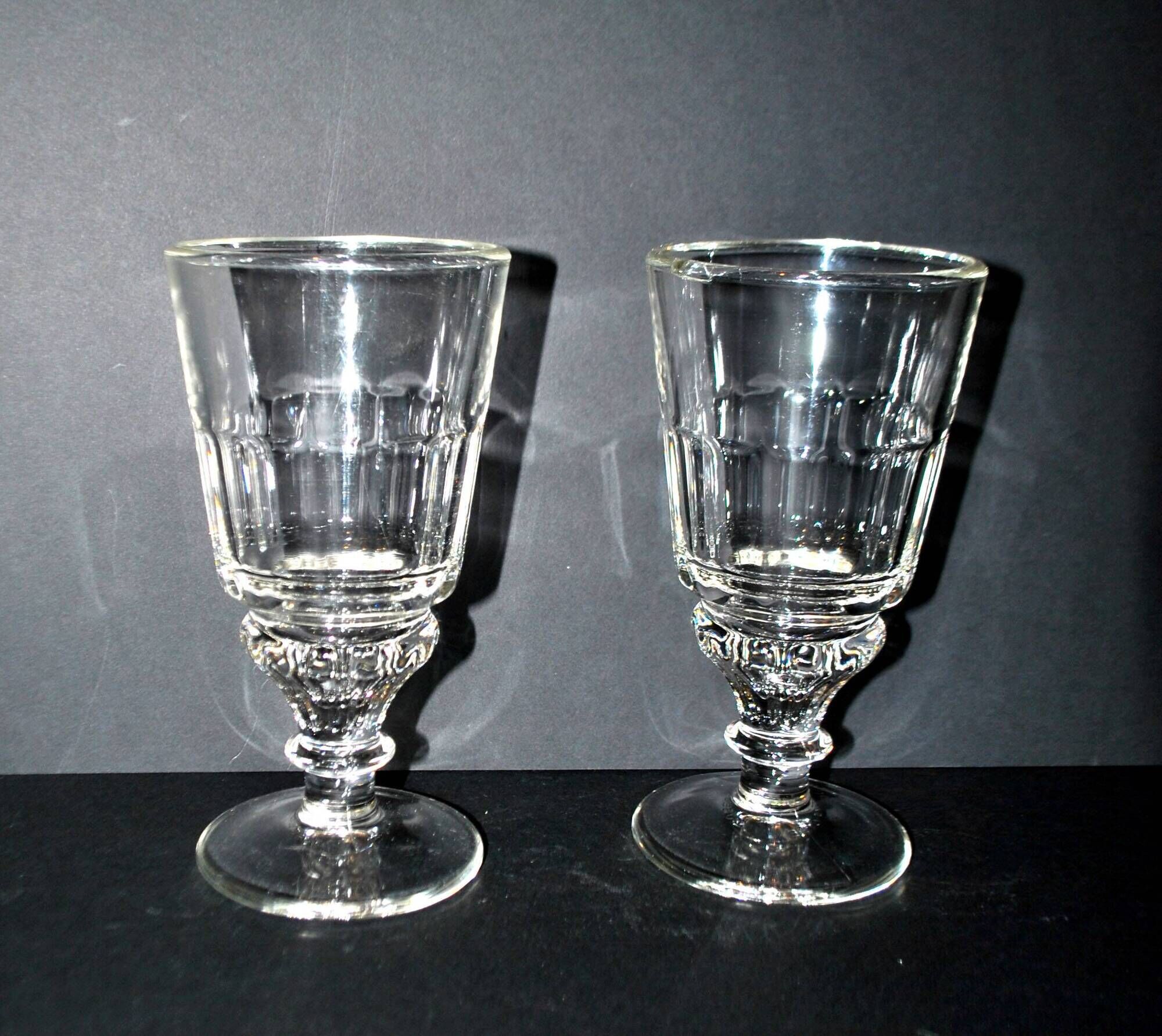 Lot de 2 verres à Absinthe en verre moulé vintage H16.5cm