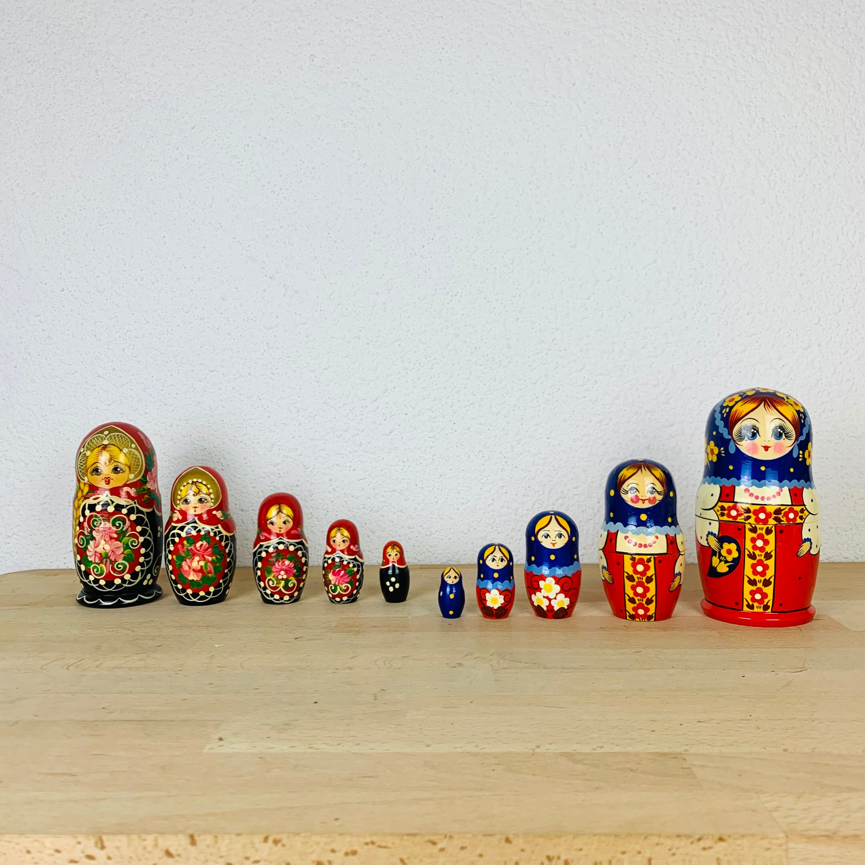2 Russian dolls Matryoshka painted wood